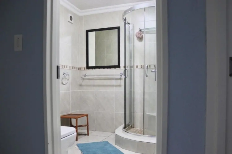 3 Bedrooms Apartment