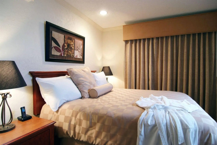 Cloverleaf Suites Baton Rouge