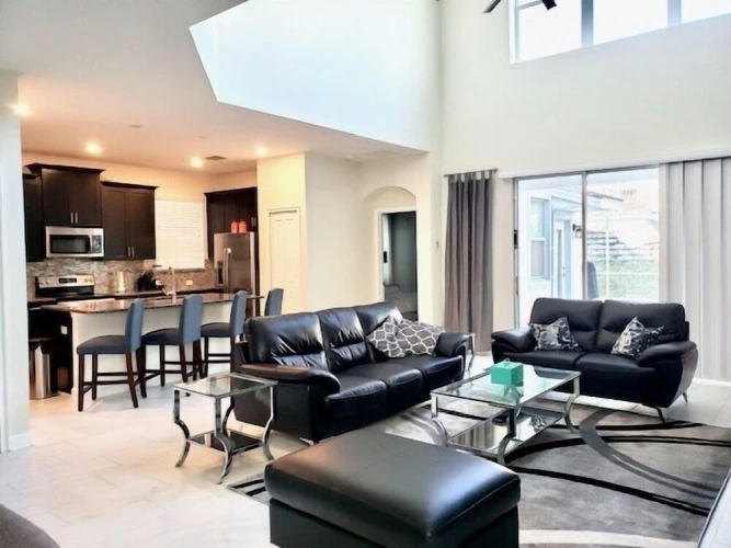 5 Bedrooms Villa