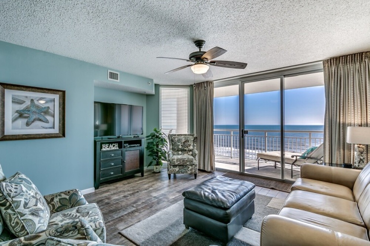 3 Bedrooms Standard room with balcony and beachfront