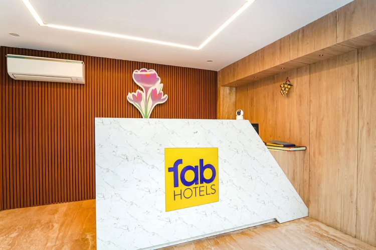 Fabhotel Stayz Inn Us Consulate