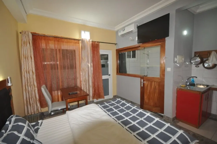 Deluxe Studio