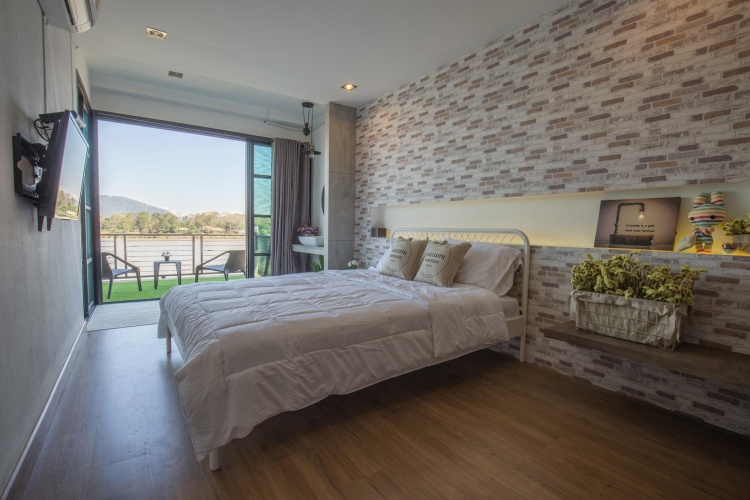 Standard room with river view