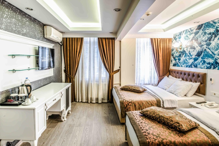 Standard Triple room