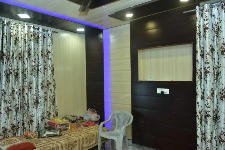 POP 92088 Neena''s Homestay