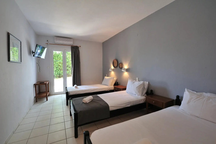 Standard Triple room with balcony