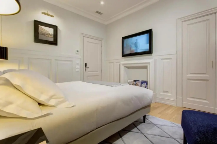 Roof Suite Rome Suitable for 6 Persons