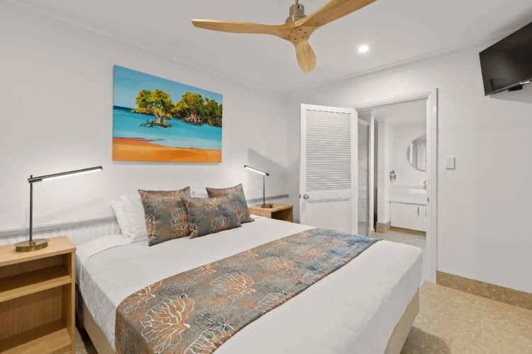 Moonlight Bay Suites