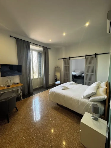 Deluxe Quadruple room with city view
