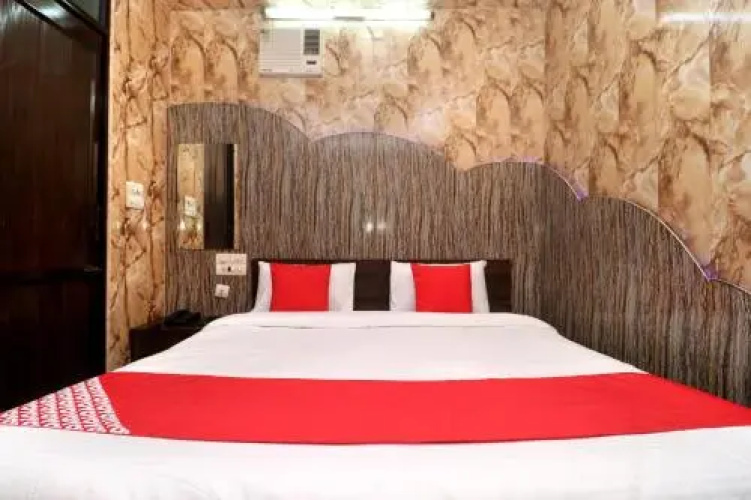 OYO 28162 Hotel Prince