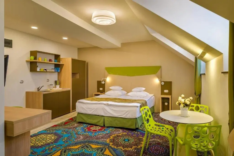 . Blumenhaus Apartments