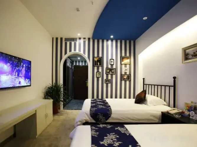 Mona Hotel
