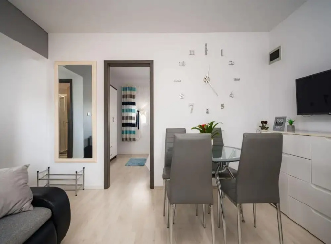 Beautiful Apartment With Parking Space