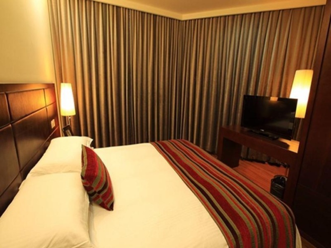 Standard Double room with street view