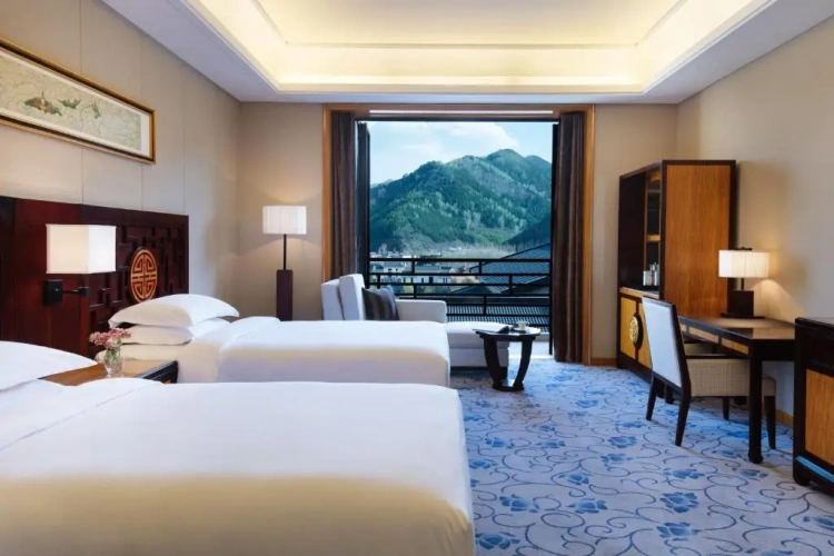 Standard Twin room with courtyard view