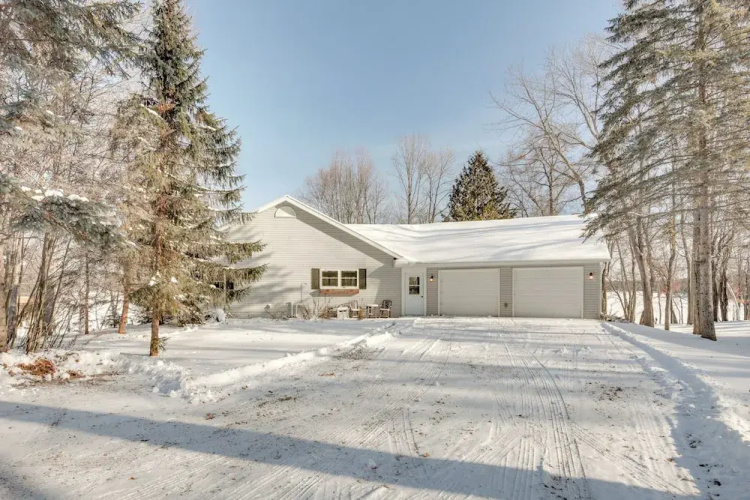 Lakefront Tomahawk Getaway w/ Deck & 2 Fireplaces!