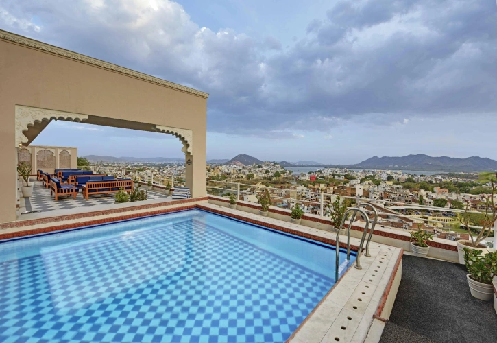 Suite with lake view