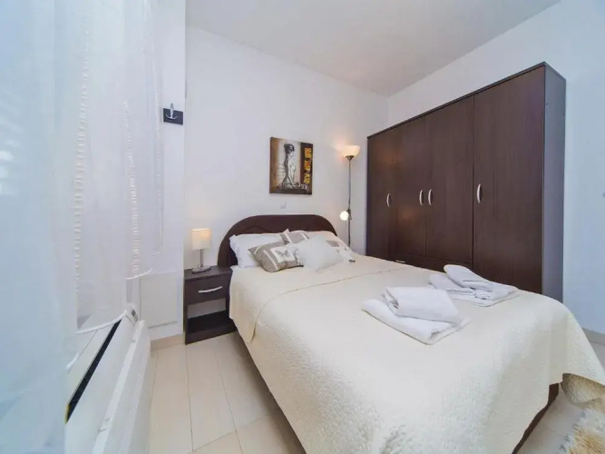 4B Apartments