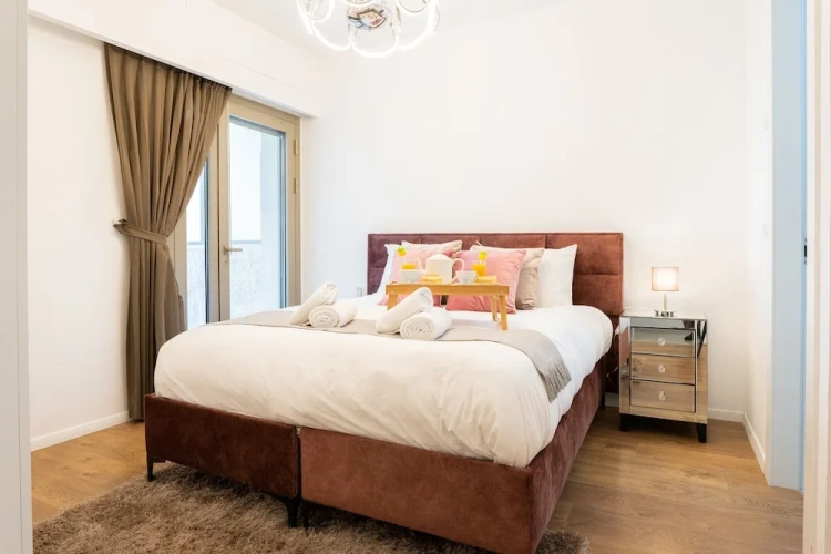 2 Bedrooms Classic Apartment with city view