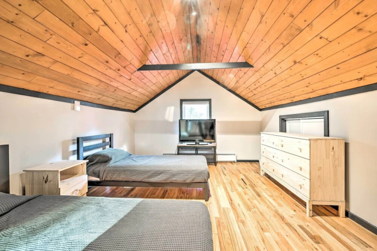 Game Room, Fire Pit & Deck: Spacious Poconos Home!