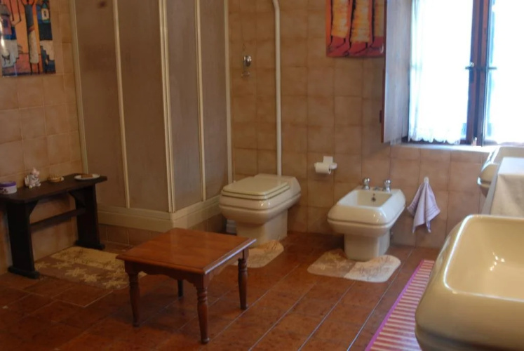 B&B23