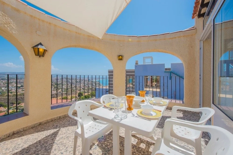 2 Bedrooms Villa