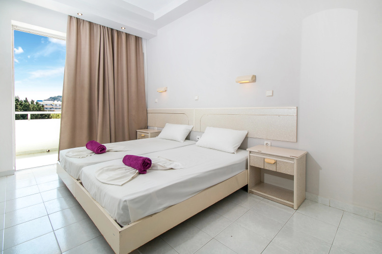 Stamos Plus Hotel