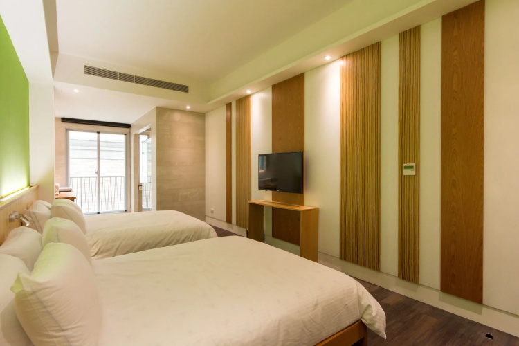 Treehouse Hostels