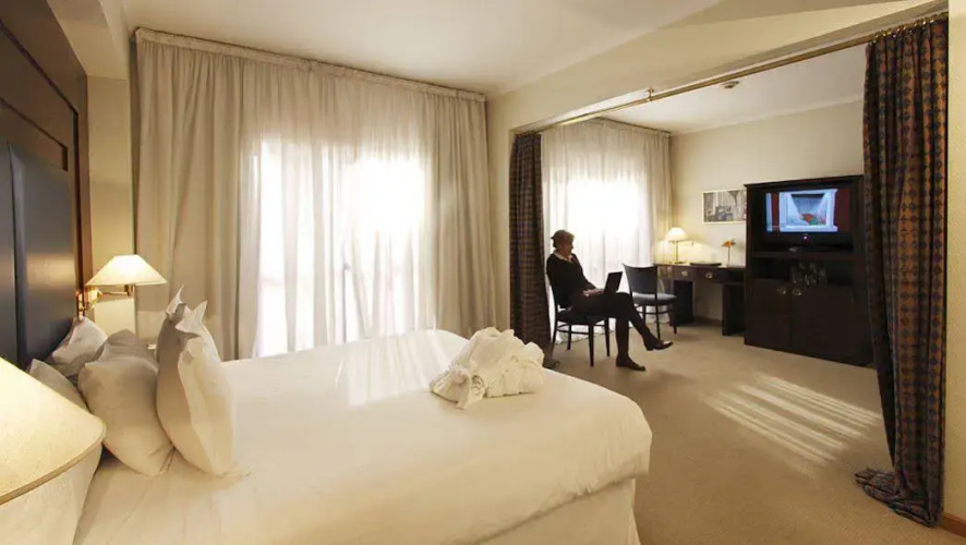 Dolmen Hotel