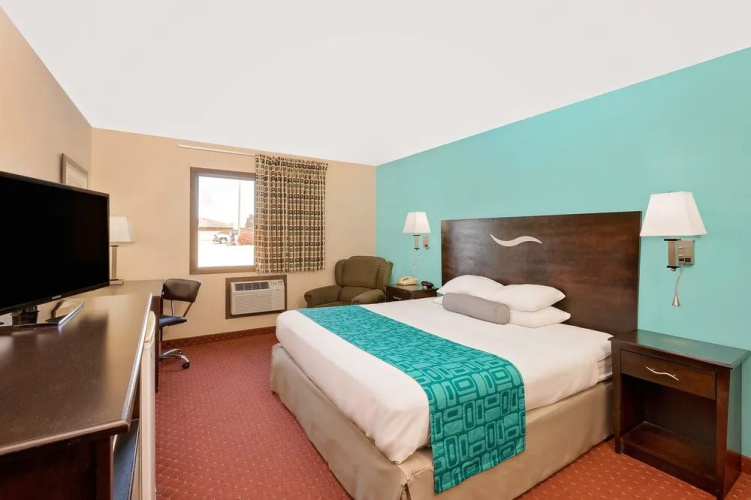 Howard Johnson By Wyndham Waterloo/Cedar Falls