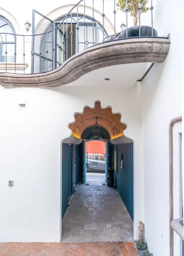 Deluxe Suite with balcony and with courtyard view