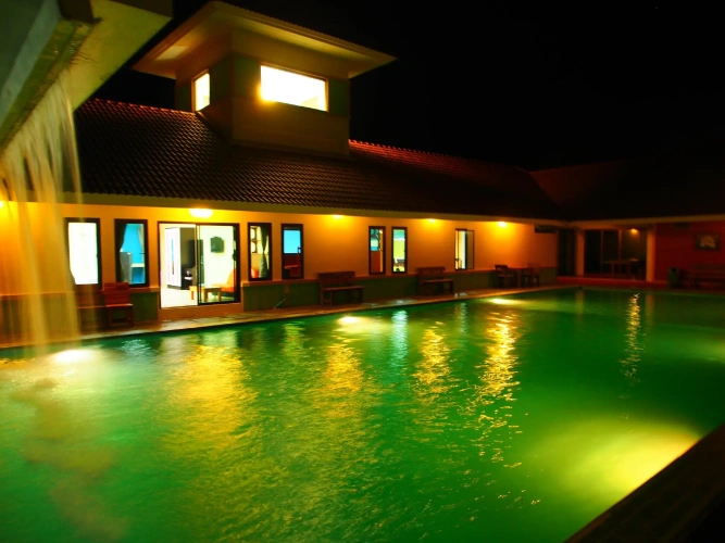 Standard room with pool view