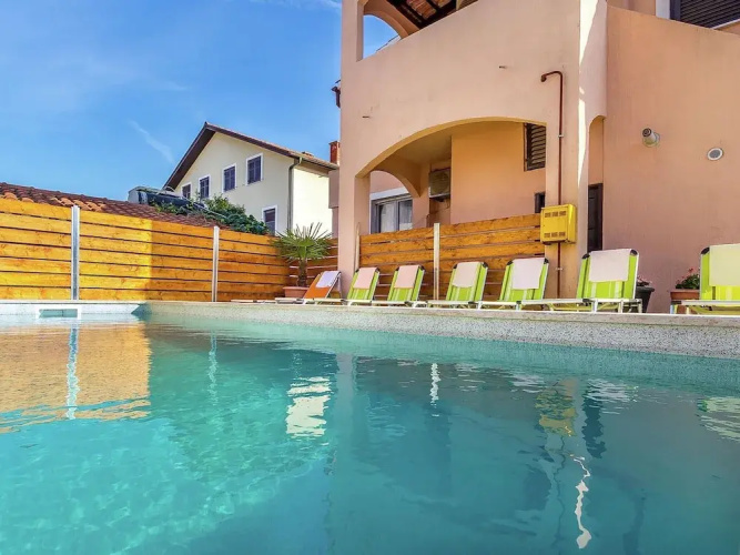 Apartment in Liznjan With Pool Terrace