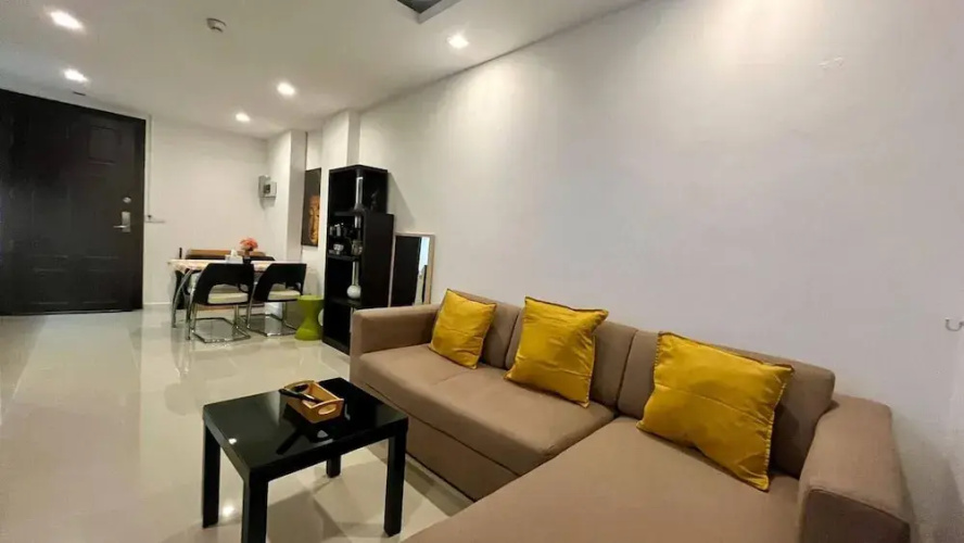 6-15 - 1 Bdr Condo With Balcony and Shared Pool