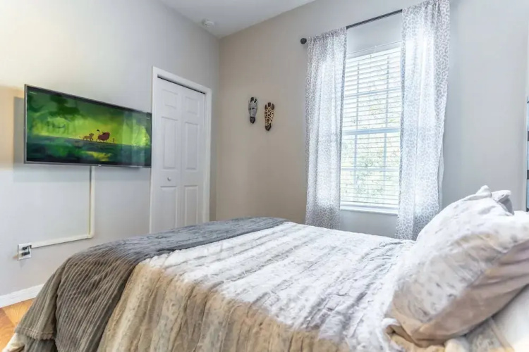 7526 Oakwater