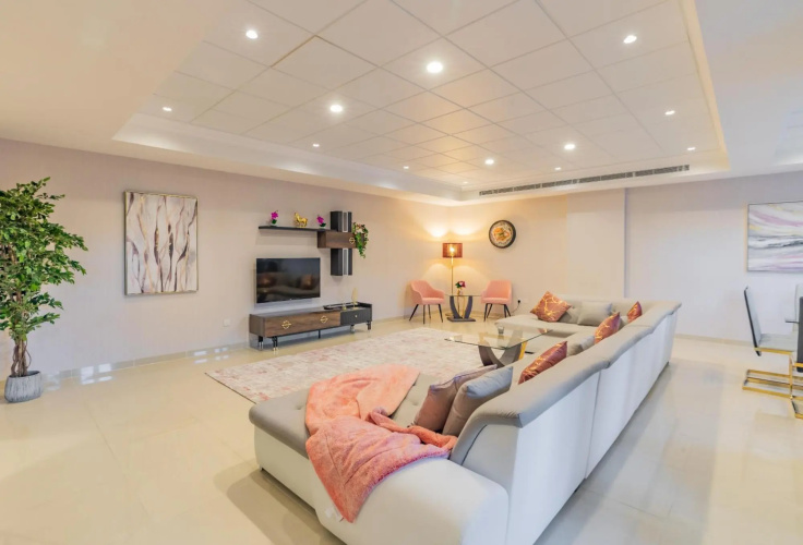 Luxury Villa Private Pool Disinfection Parking