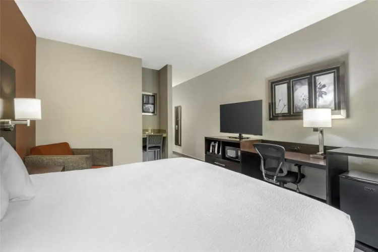 Best Western Plus Lees Summit Hotel  Suites