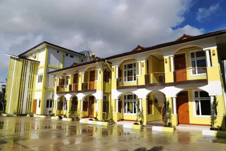 Three Seasons Hotel