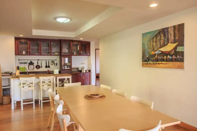 4 Bedrooms Apartment with balcony