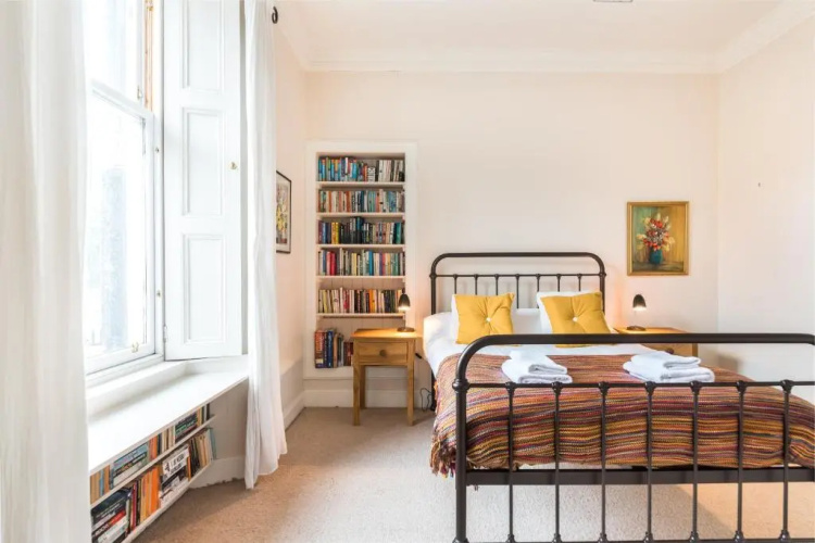 Spacious & Unique city central 1 bed with WiFi