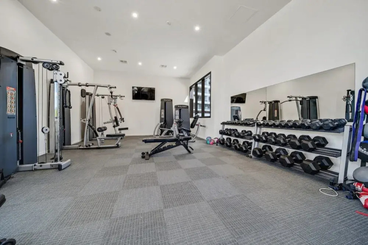 Chic 1-bed With Sophisticated Decor,