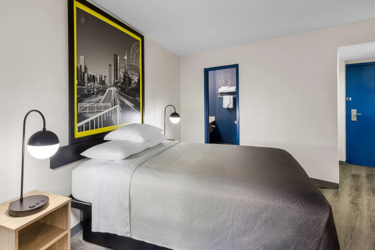 Super 8 by Wyndham Chicago IL