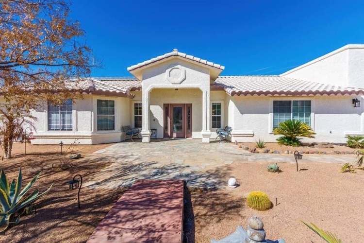 4 Bedrooms Cottage
