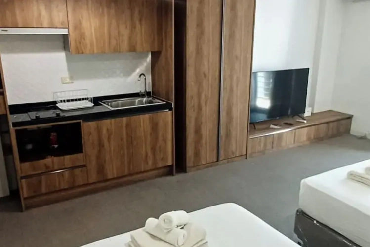 Deluxe Studio