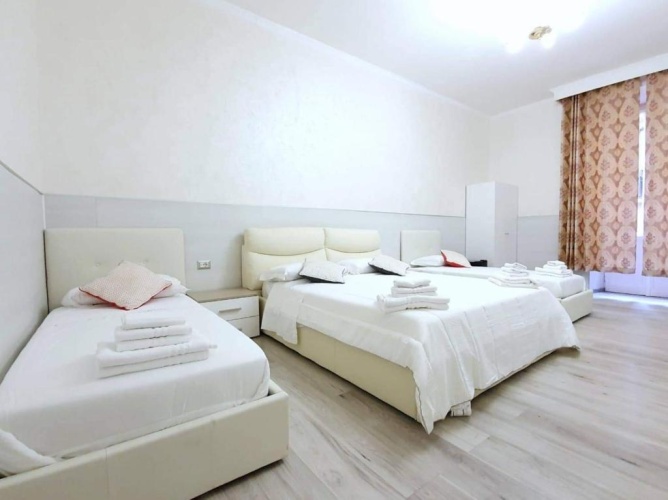 Standard Quintuple room with balcony