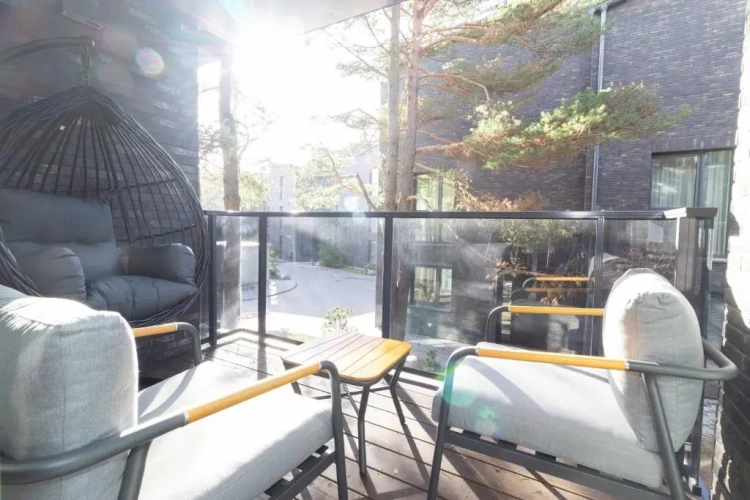 2 Bedrooms Apartment
