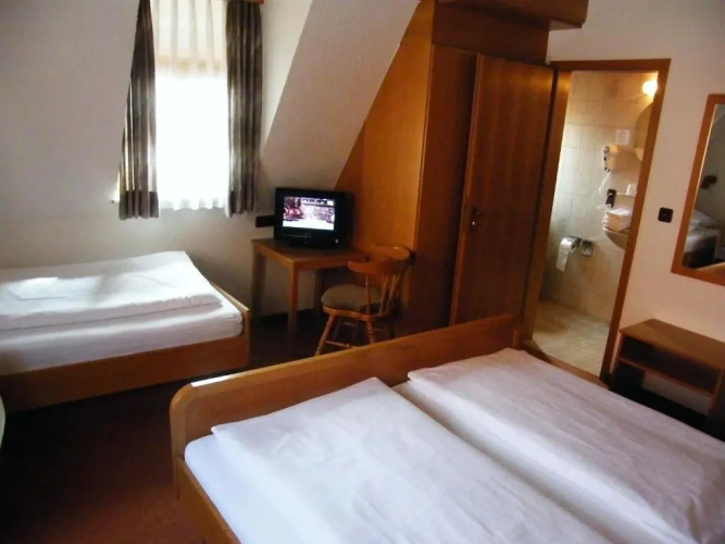 Standard Triple room