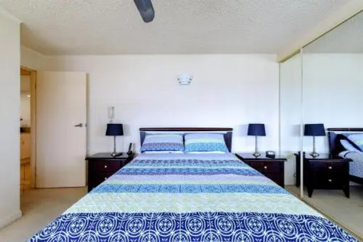 Main Beach Waterfront Apartment