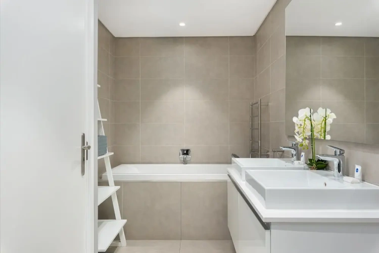 3 Bedrooms Luxury Apartment with city view