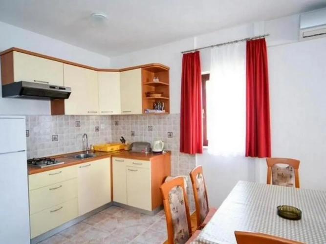 2 Bedrooms Apartment with partial sea view